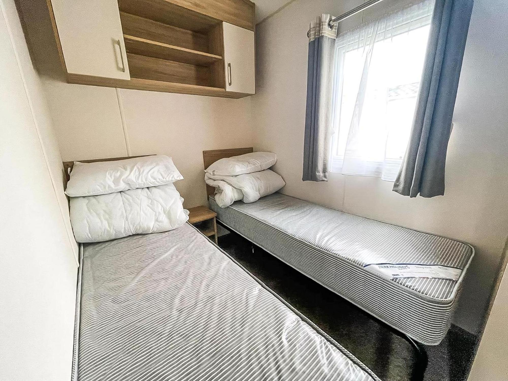 Superb 6 Berth Caravan At St Osyth Beach, Near Clacton-On-Sea Ref 28008Mc Exterior foto